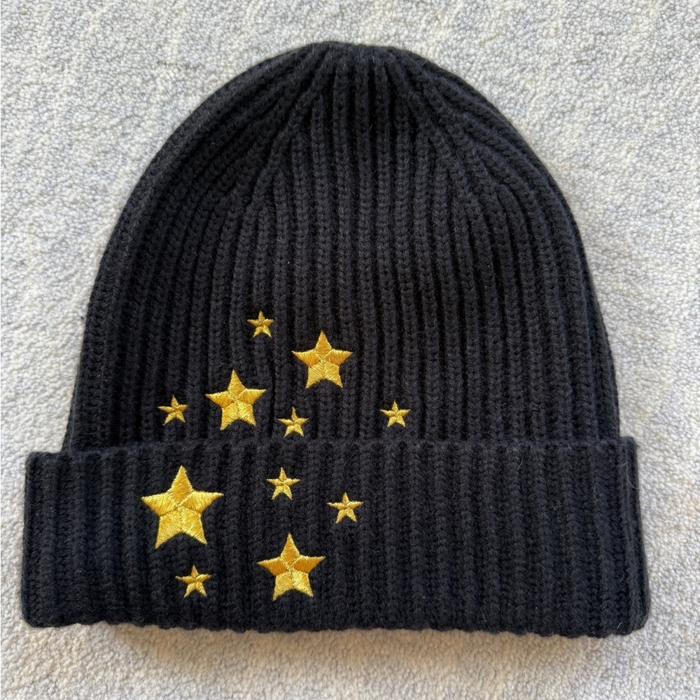 AQUA KNIT HAT, BLACK w GOLD STARS